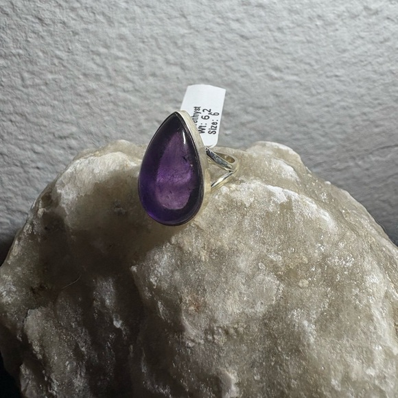 Elegant Amethyst Teardrop Ring - Picture 3 of 6